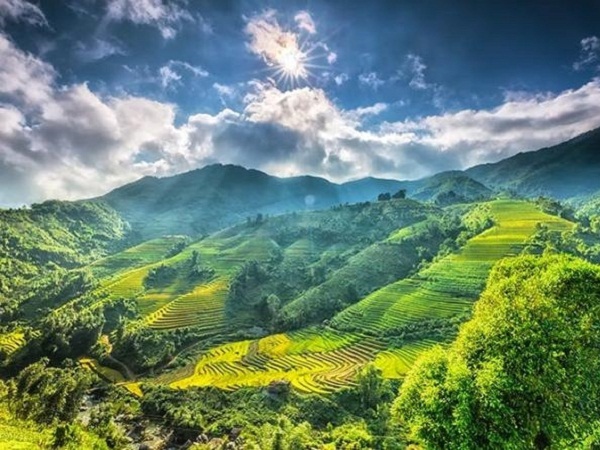 Sa Pa, Việt Nam: Thị trấn miền núi tuyệt đẹp này nổi tiếng với những ruộng bậc thang của thung lũng Mường Hoa.