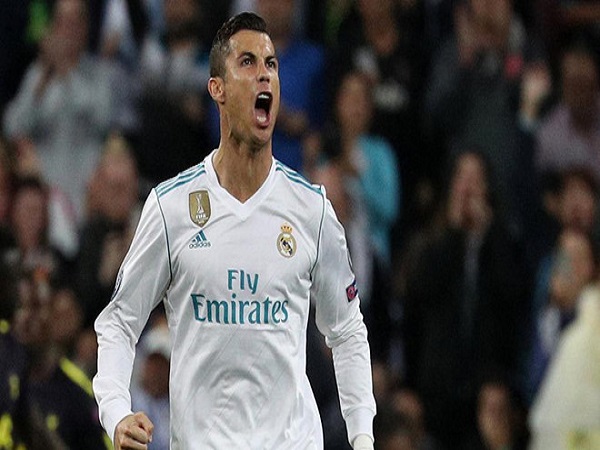 Ronaldo săn bàn khủng, khuấy đảo thế giới ở tuổi 25