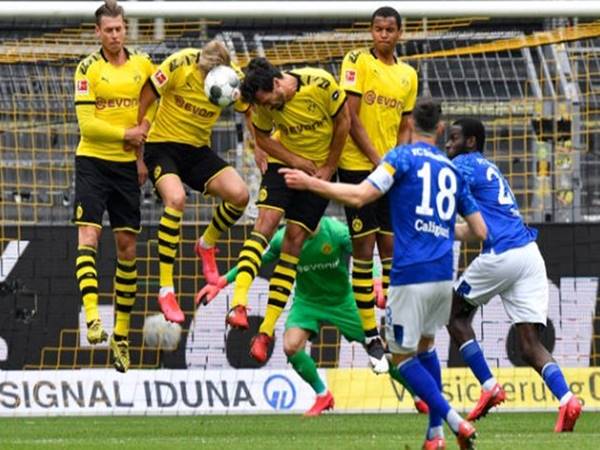 Sao Schalke 04 không có động lực khi đấu với Dortmund
