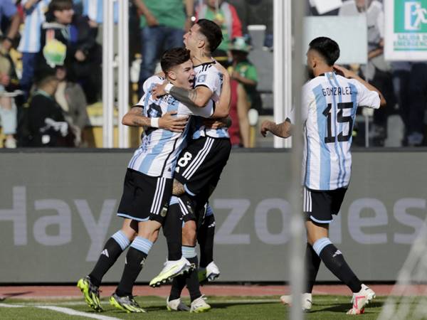Tin bóng đá ngày 13/9: Argentina thắng dễ dù không có Messi
