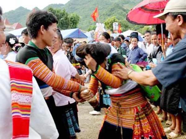 chợ tình sapa diễn ra bao lâu một lần