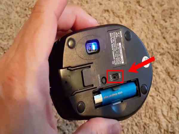 Kiểm tra pin và bật chuột Kiểm tra pin và bật chuột