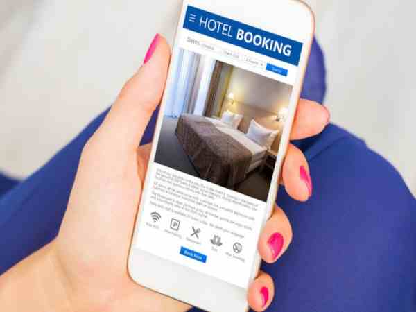 Sử dụng các ứng dụng đặt phòng trực tuyến