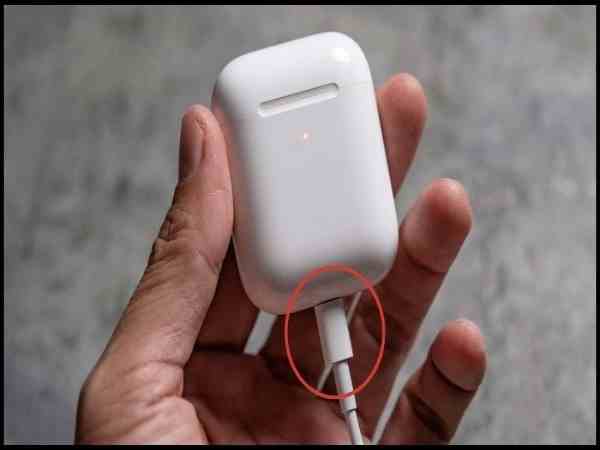 cách sạc tai nghe bluetooth