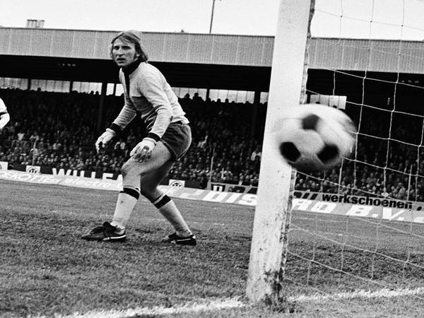 Thủ môn Dortmund huyền thoại xuất sắc nhất lịch sử